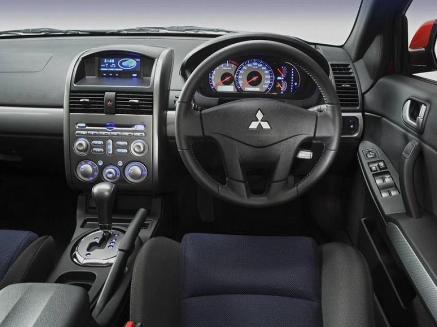  Mitsubishi 380 VRX 2007 года  (фото 5 из 5)